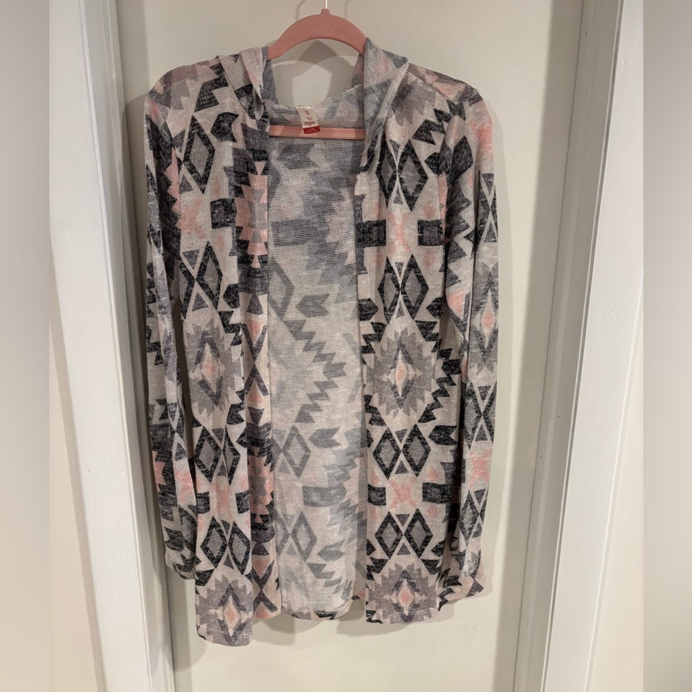 Very Light opened cardigan with design Large